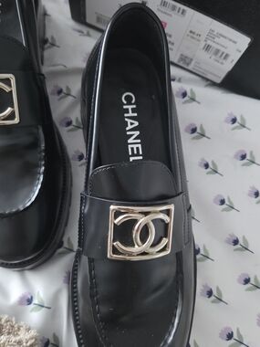 Autentic CHANEL Black Leather CC Logo Loafers with Gold Hardware